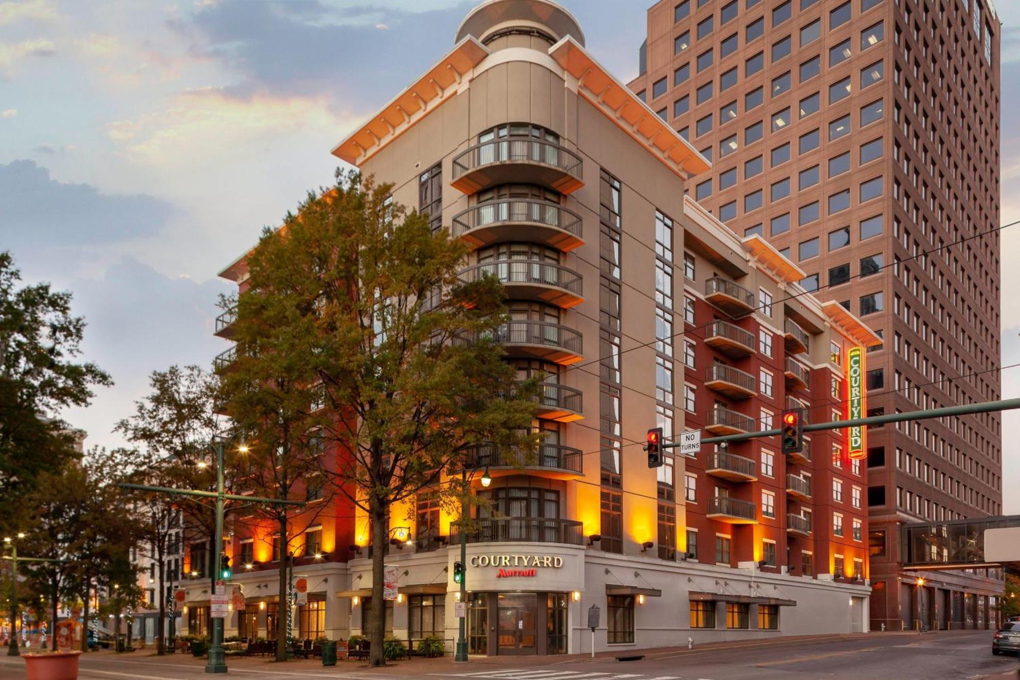 Courtyard Memphis Downtown Hotel Exterior foto