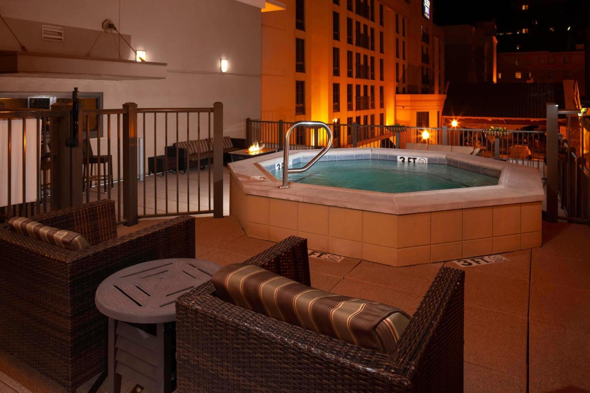 Courtyard Memphis Downtown Hotel Exterior foto